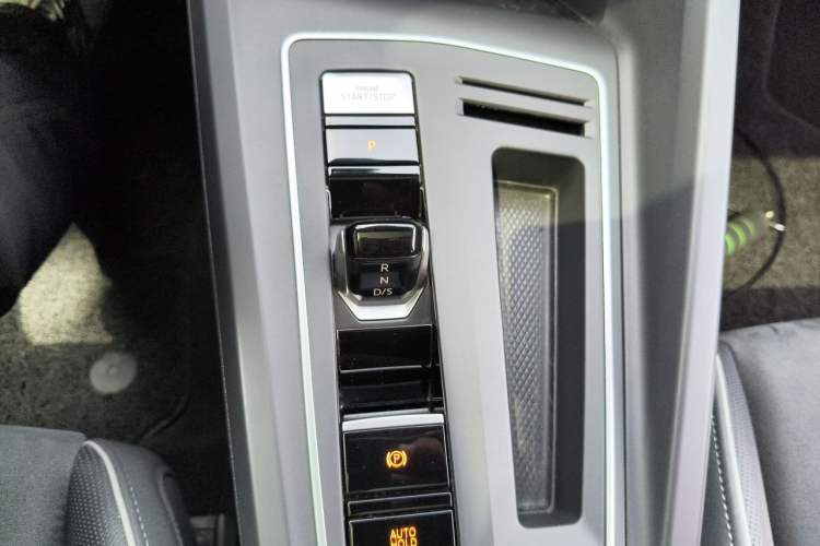 Used Volkswagen Golf 2021 280TSI DSG R-Line Gear Lever