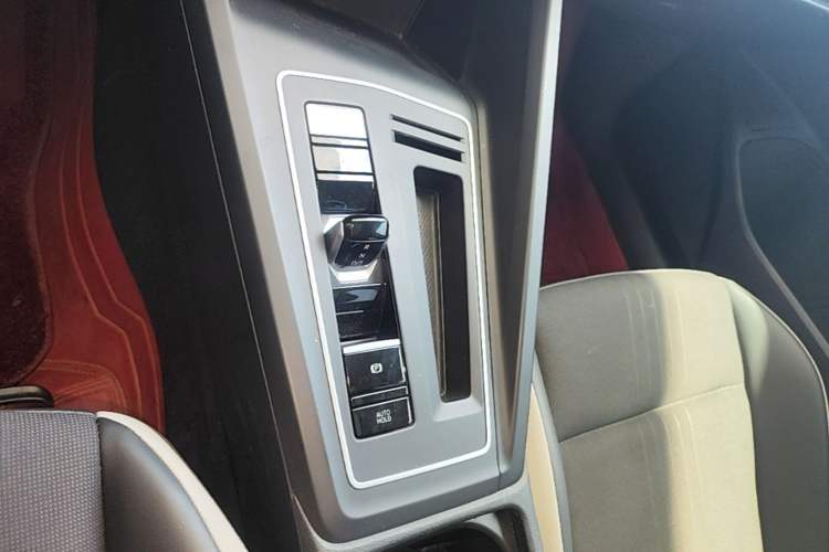 Used Volkswagen Golf 2021 200TSI DSG Pro Gear Lever