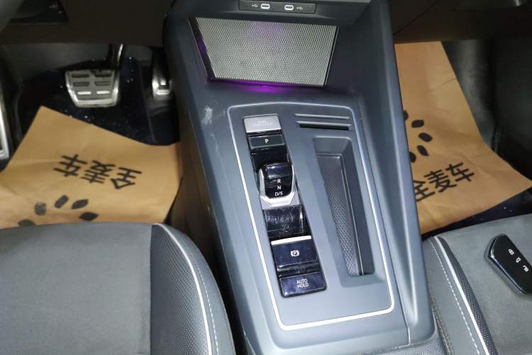 Used Volkswagen Golf 2021 280TSI DSG R-Line Gear Lever
