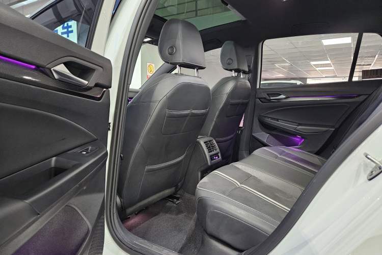 Used Volkswagen Golf 2021 280TSI DSG R-Line Interior 2