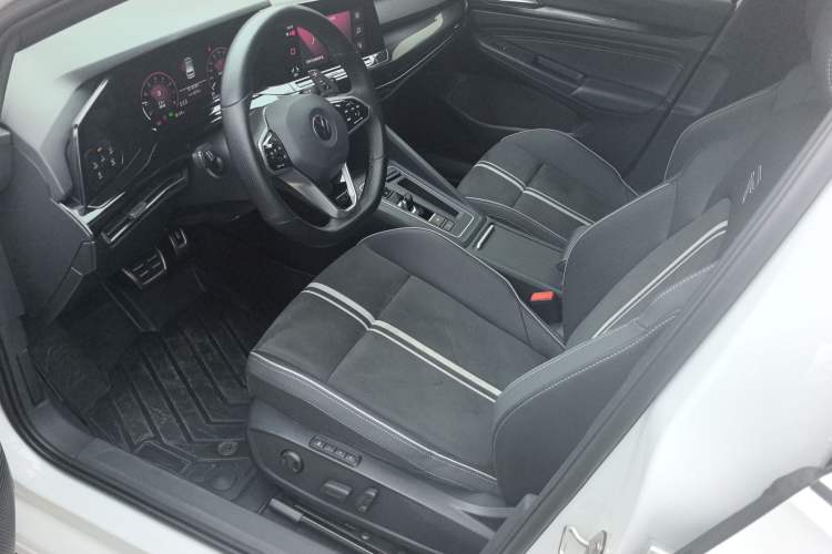Used Volkswagen Golf 2021 280TSI DSG R-Line Interior 2