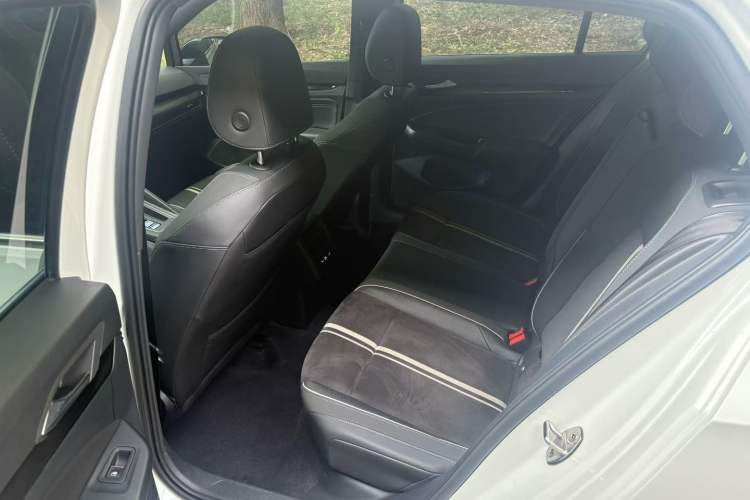 Used Volkswagen Golf 2021 280TSI DSG R-Line Interior 3