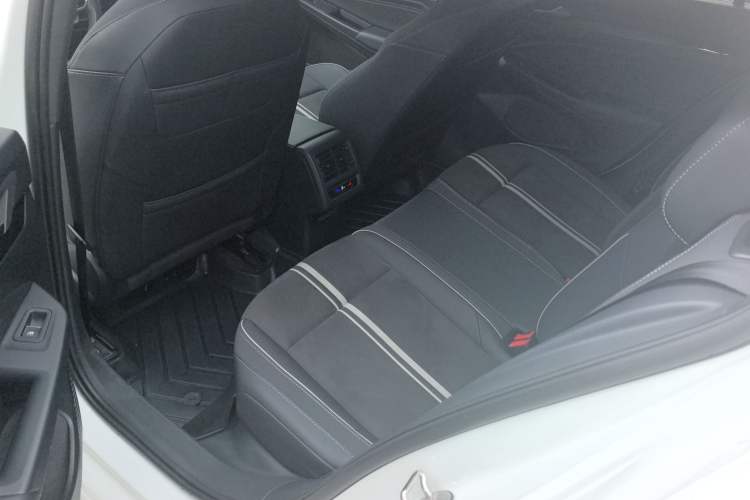 Used Volkswagen Golf 2021 280TSI DSG R-Line Interior 3