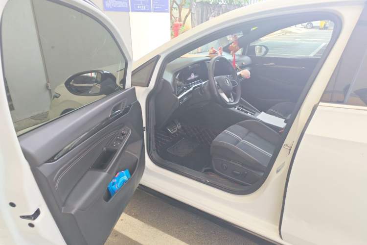 Used Volkswagen Golf 2021 280TSI DSG 30th Anniversary Edition Interior 3