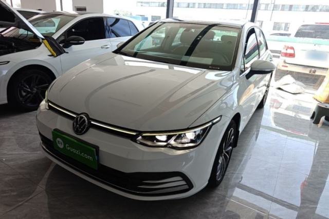 Używany Volkswagen Golf 2021 200TSI DSG Pro