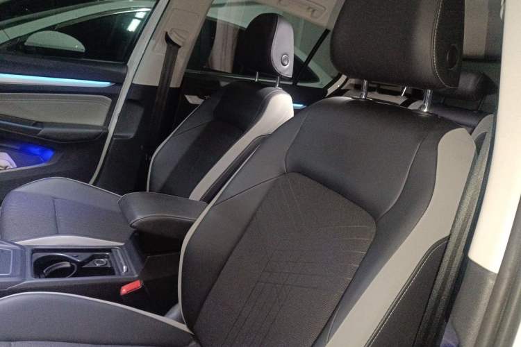 Used Volkswagen Golf 2021 280TSI DSG 30th Anniversary Edition Left Front Seat