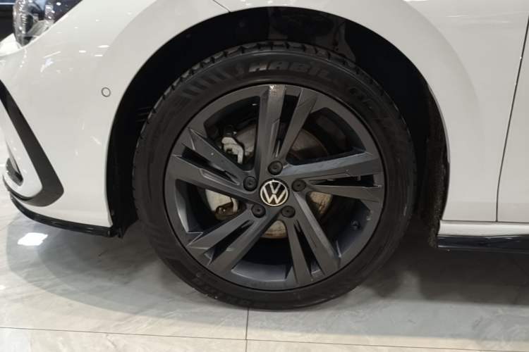 Used Volkswagen Golf 2021 280TSI DSG R-Line Left Front Wheel Hub