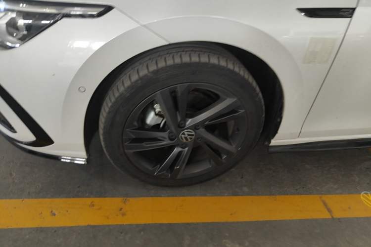 Used Volkswagen Golf 2021 280TSI DSG R-Line Left Front Wheel Hub