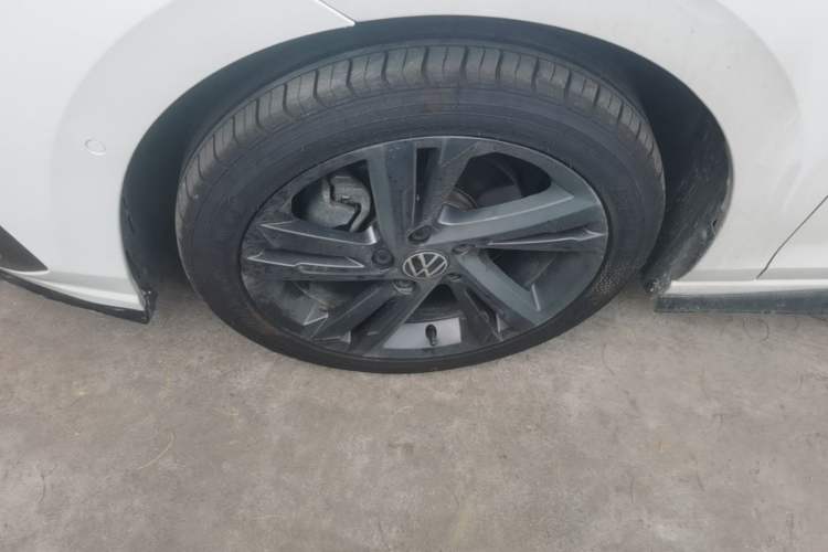 Used Volkswagen Golf 2021 280TSI DSG R-Line Left Front Wheel Hub