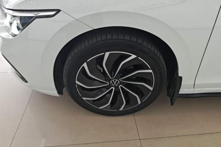Used Volkswagen Golf 2021 280TSI DSG R-Line Left Front Wheel Hub