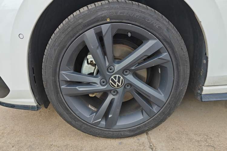 Used Volkswagen Golf 2021 280TSI DSG R-Line Left Front Wheel Hub