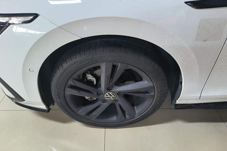 Used Volkswagen Golf 2021 280TSI DSG R-Line Left Front Wheel Hub