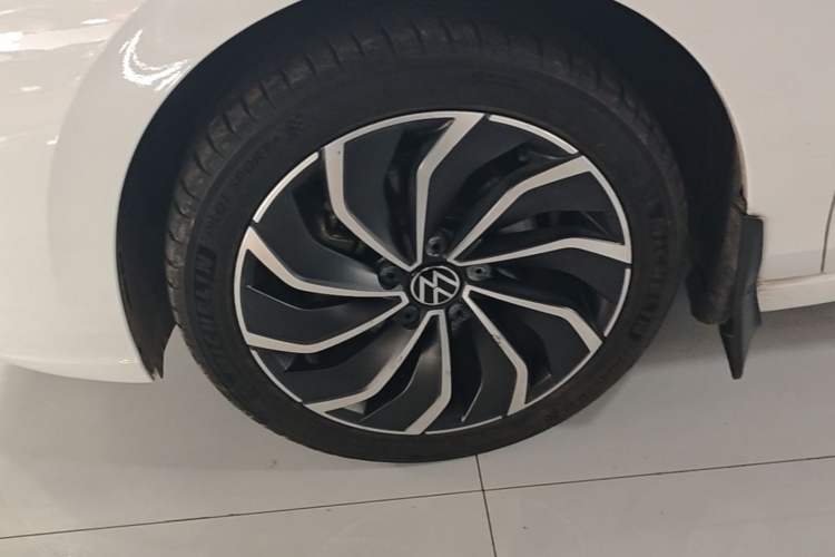 Used Volkswagen Golf 2021 280TSI DSG Pro Left Front Wheel Hub