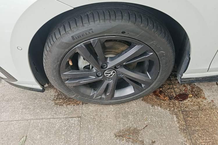 Used Volkswagen Golf 2021 280TSI DSG R-Line Left Front Wheel Hub
