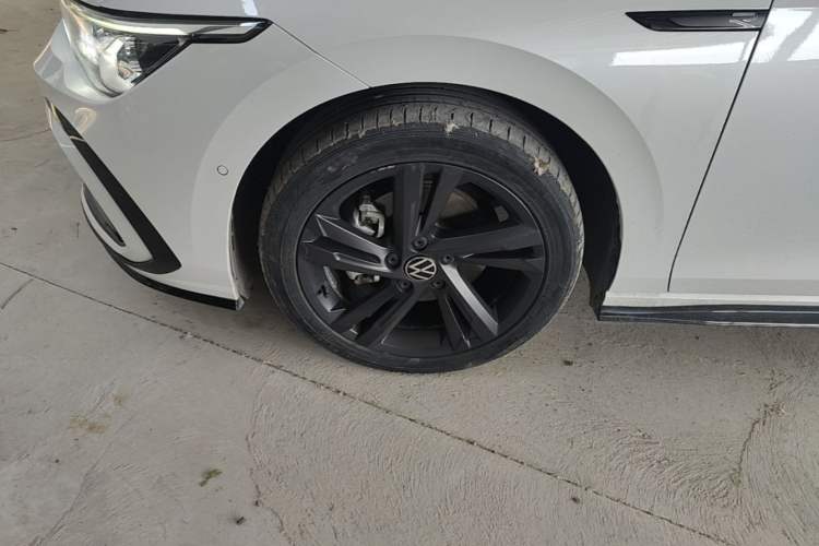 Used Volkswagen Golf 2021 280TSI DSG Pro First Edition Left Front Wheel Hub
