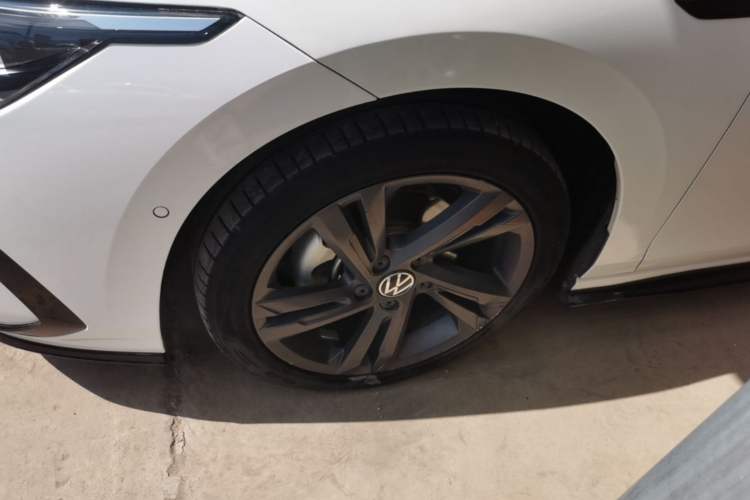 Used Volkswagen Golf 2021 280TSI DSG R-Line Left Front Wheel Hub