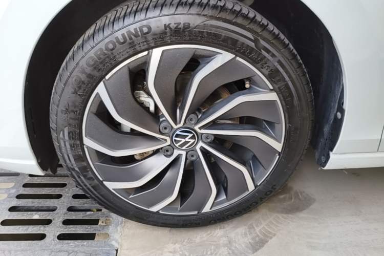 Used Volkswagen Golf 2021 280TSI DSG R-Line Left Front Wheel Hub
