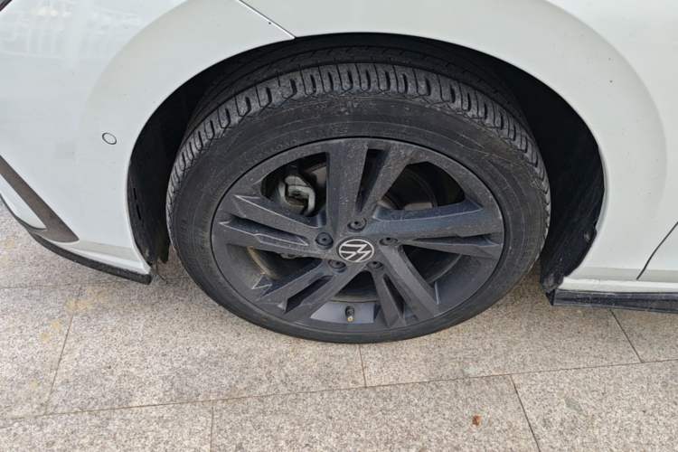 Used Volkswagen Golf 2021 280TSI DSG 30th Anniversary Edition Left Front Wheel Hub