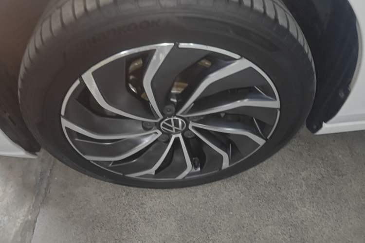 Used Volkswagen Golf 2021 280TSI DSG Pro Left Front Wheel Hub