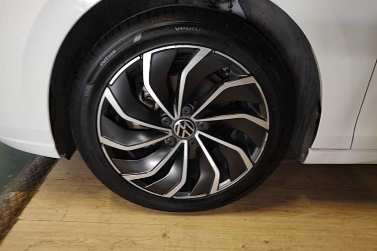 Used Volkswagen Golf 2021 280TSI DSG Pro Left Front Wheel Hub
