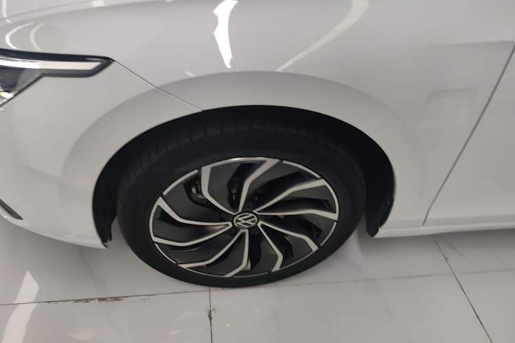 Used Volkswagen Golf 2021 280TSI DSG Pro Left Front Wheel Hub