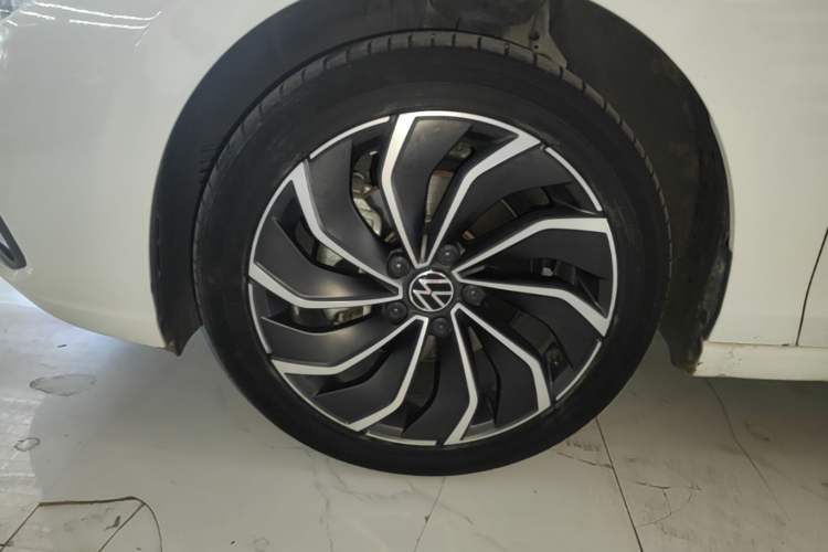 Used Volkswagen Golf 2021 280TSI DSG Pro Left Front Wheel Hub