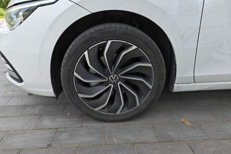 Used Volkswagen Golf 2021 280TSI DSG R-Line Left Front Wheel Hub