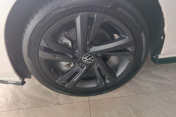 Used Volkswagen Golf 2021 280TSI DSG R-Line Left Front Wheel Hub