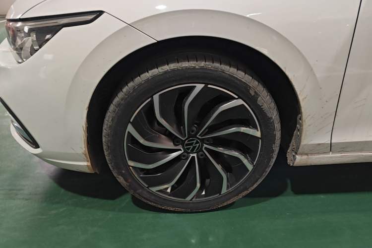 Used Volkswagen Golf 2021 280TSI DSG Pro Left Front Wheel Hub