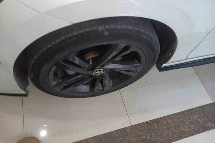 Used Volkswagen Golf 2021 280TSI DSG R-Line Left Front Wheel Hub