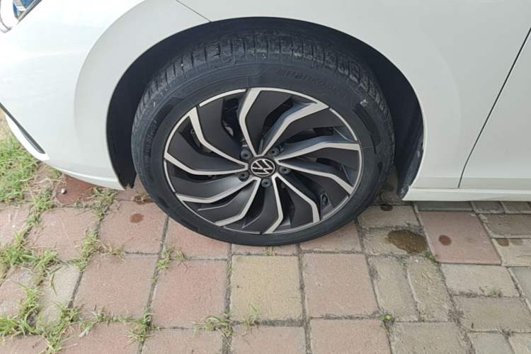 Used Volkswagen Golf 2021 280TSI DSG Pro Left Front Wheel Hub