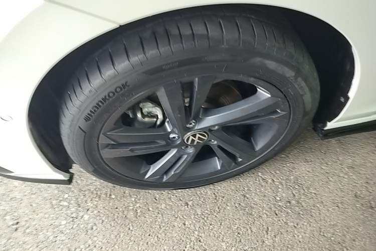 Used Volkswagen Golf 2021 280TSI DSG R-Line Left Front Wheel Hub