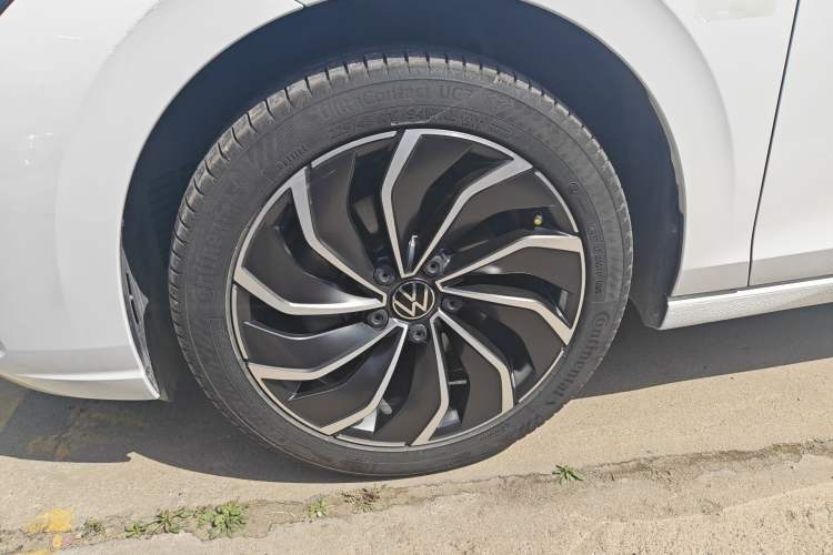 Used Volkswagen Golf 2021 280TSI DSG Pro Left Front Wheel Hub