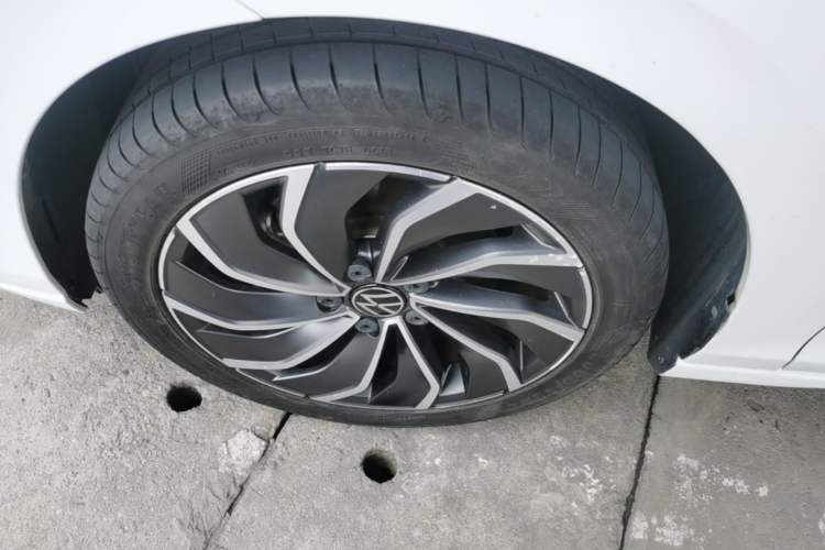 Used Volkswagen Golf 2021 280TSI DSG Pro Left Front Wheel Hub