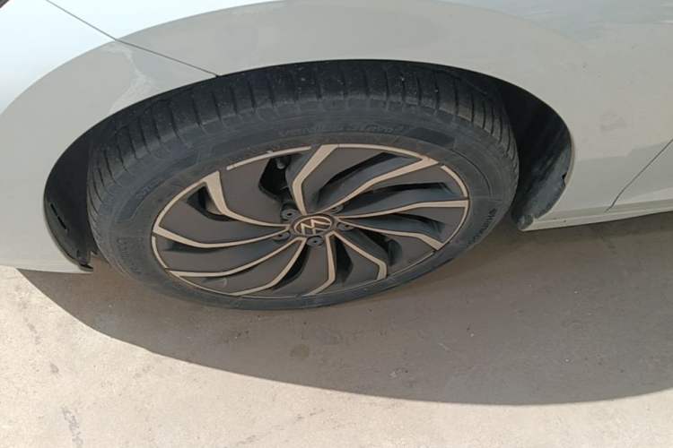 Used Volkswagen Golf 2021 280TSI DSG Pro Left Front Wheel Hub