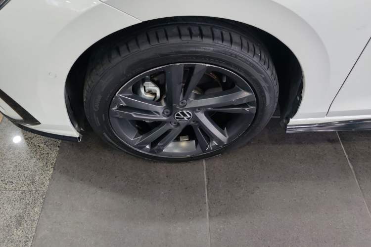 Used Volkswagen Golf 2021 280TSI DSG R-Line Left Front Wheel Hub