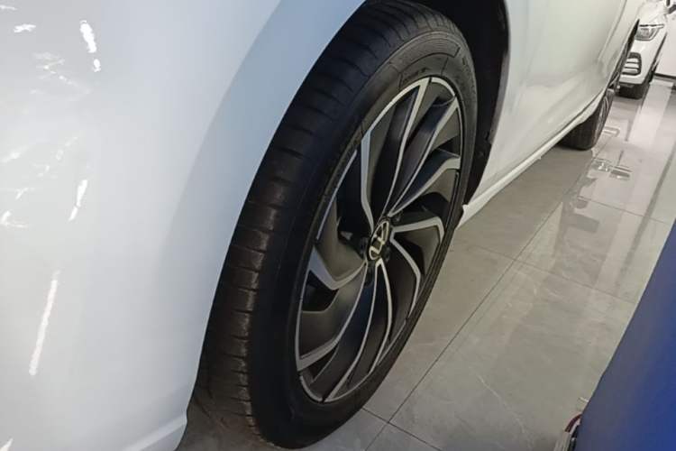 Used Volkswagen Golf 2021 280TSI DSG Pro Left Front Wheel Hub