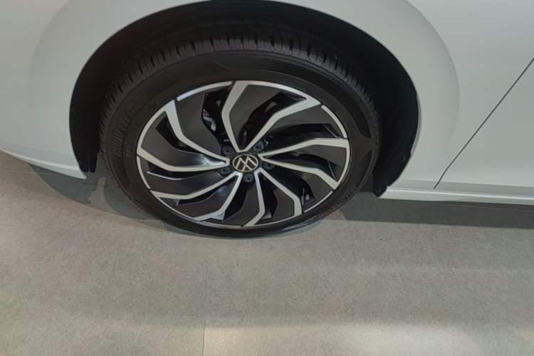 Used Volkswagen Golf 2021 200TSI DSG Pro Left Front Wheel Hub