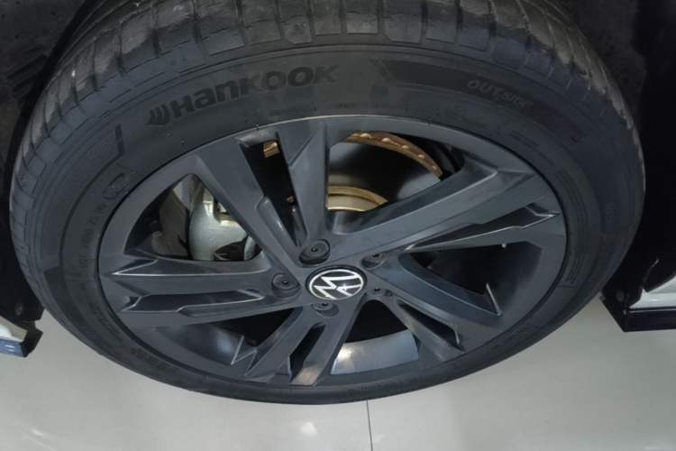 Used Volkswagen Golf 2021 280TSI DSG R-Line Left Front Wheel Hub