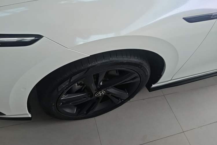 Used Volkswagen Golf 2021 280TSI DSG Pro First Edition Left Front Wheel Hub