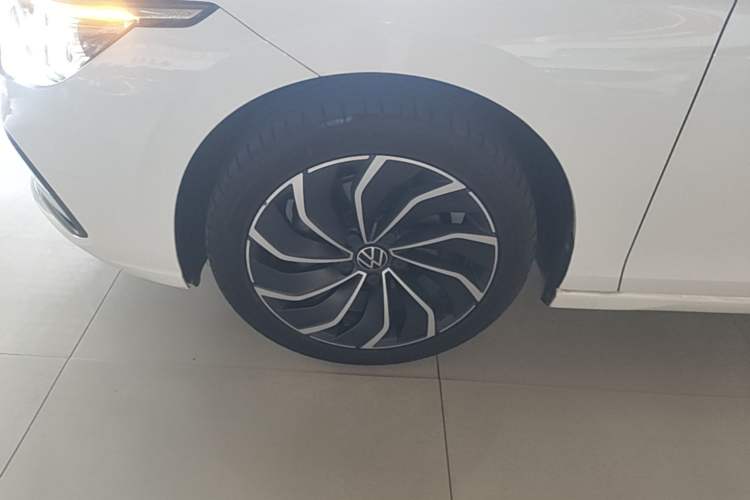 Used Volkswagen Golf 2021 280TSI DSG Pro Left Front Wheel Hub