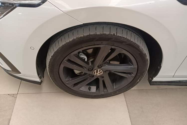 Used Volkswagen Golf 2021 280TSI DSG R-Line Left Front Wheel Hub