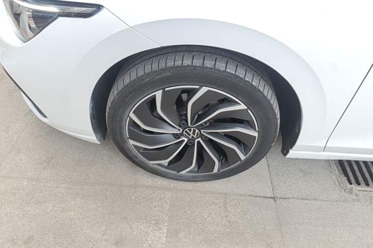 Used Volkswagen Golf 2021 280TSI DSG 30th Anniversary Edition Left Front Wheel Hub