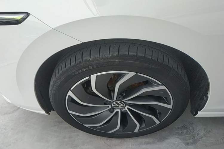 Used Volkswagen Golf 2021 280TSI DSG Pro Left Front Wheel Hub