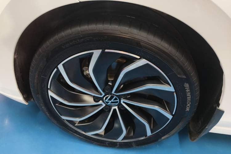 Used Volkswagen Golf 2021 280TSI DSG 30th Anniversary Edition Left Front Wheel Hub