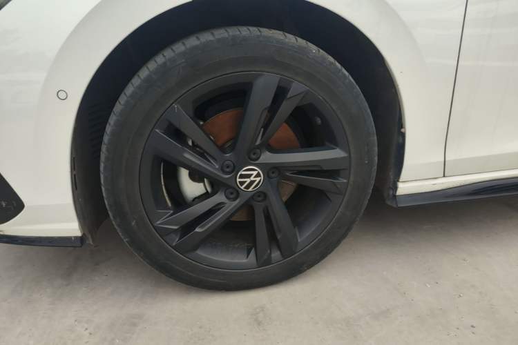 Used Volkswagen Golf 2021 280TSI DSG R-Line Left Front Wheel Hub