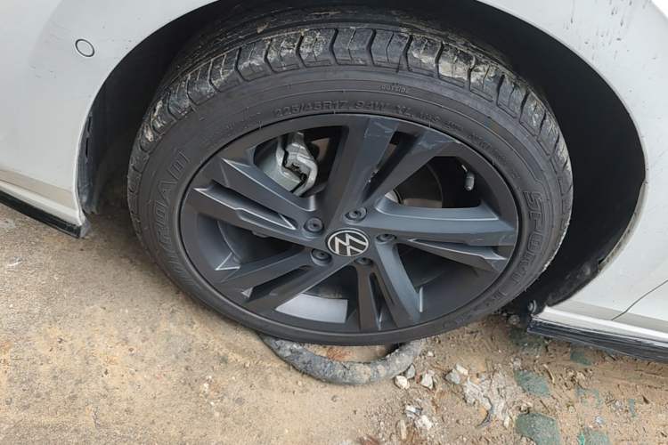 Used Volkswagen Golf 2021 280TSI DSG R-Line Left Front Wheel Hub