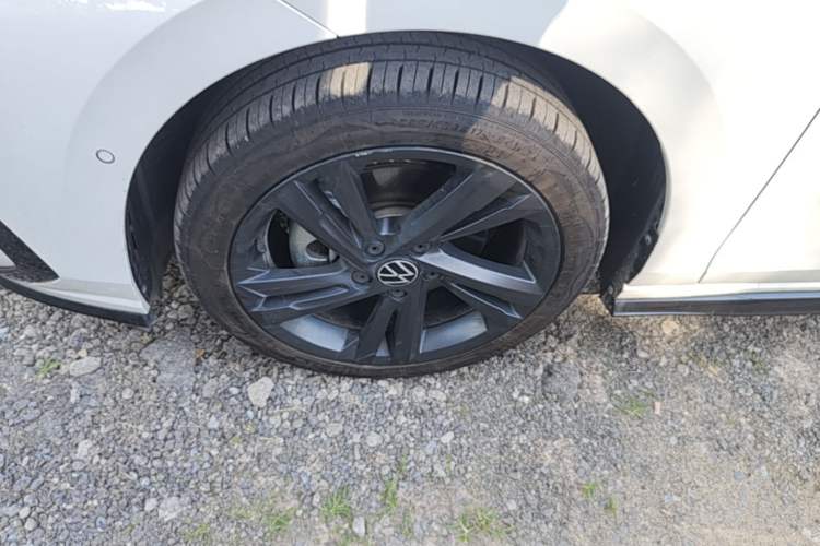 Used Volkswagen Golf 2021 280TSI DSG R-Line Left Front Wheel Hub