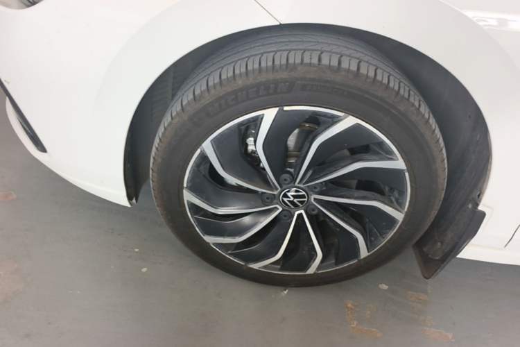 Used Volkswagen Golf 2021 280TSI DSG Pro Left Front Wheel Hub