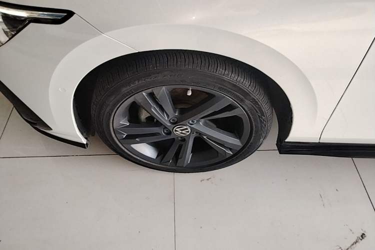 Used Volkswagen Golf 2021 280TSI DSG R-Line Left Front Wheel Hub